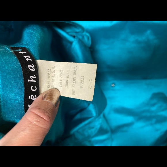 Silk Outfit - Picture 4 of 7